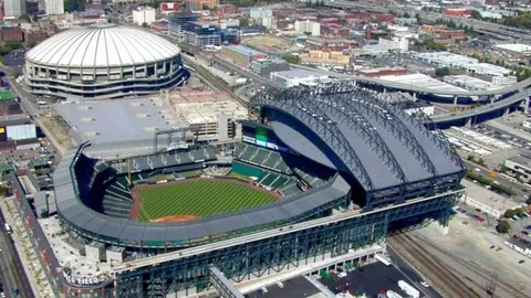 中国举重少年在巴黎奥运斩获首金：轻取荣耀展英姿